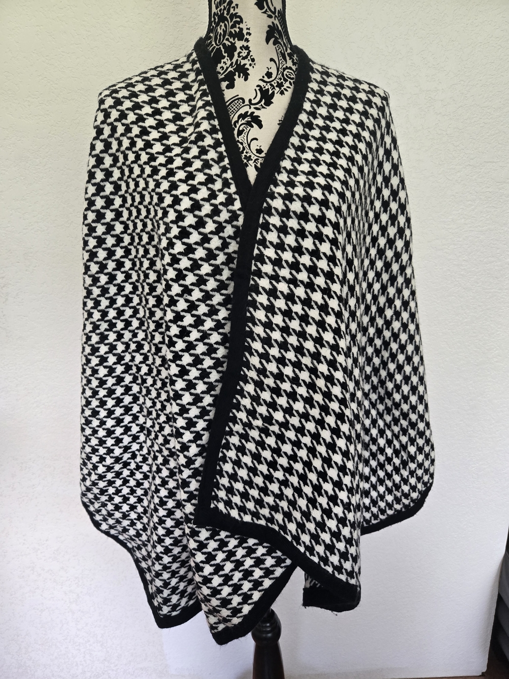 Black & White Houndstooth Knit Poncho